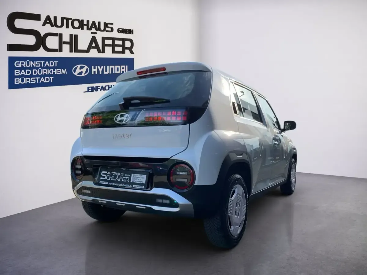 Gebraucht Hyundai Inster Select 85 kW (116 PS) 2025 Atlas white / sol Kleinwagen