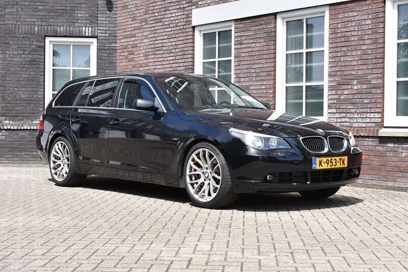 Schwarz Gebraucht 2005 BMW 545 Executive Kombi | 13.500 € (Fairer Preis) - Bild 1/4