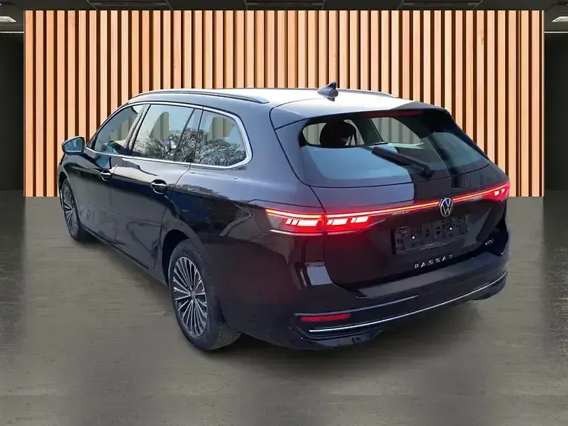 Gebraucht VW Passat Elegance 150 PS (110 kW) 2024 Schwarz Kombi
