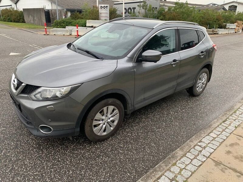 Grau Gebraucht 2017 Nissan Qashqai Acenta SUV | 7.800 € (Etwas zu teuer) - Bild 1/4