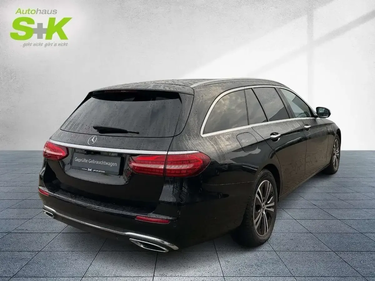 Gebraucht Mercedes E200 Avantgarde 160 PS (117 kW) 2023 Schwarz Kombi