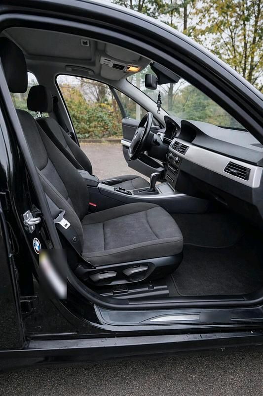Gebraucht BMW 320 170 PS (125 kW) 2008 Schwarz Limousine