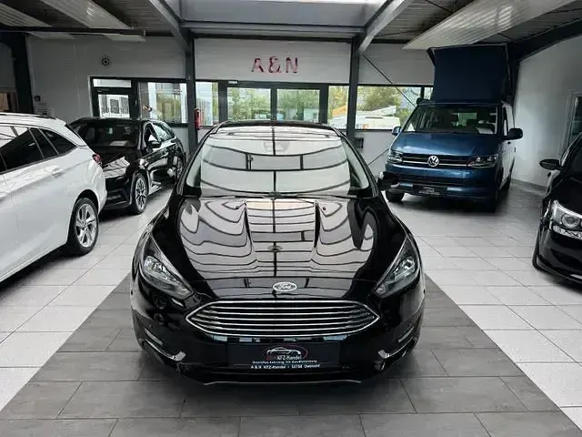 Gebraucht Ford Focus Titanium 125 PS (91 kW) 2017 Schwarz Limousine
