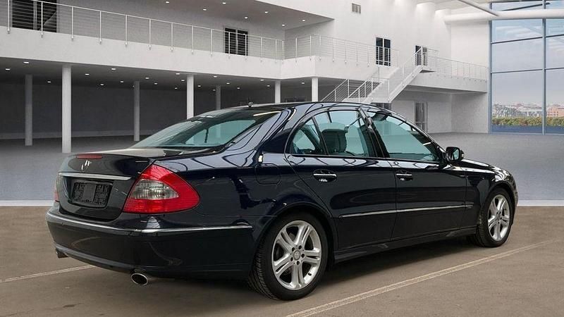 Usata Mercedes E320 224 CV (164 kW) 2008 Blu Berlina