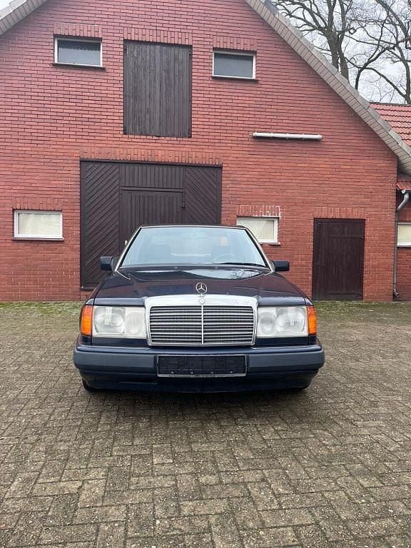 Gebraucht Mercedes 230 167 PS (122 kW) 1990 Blau Limousine
