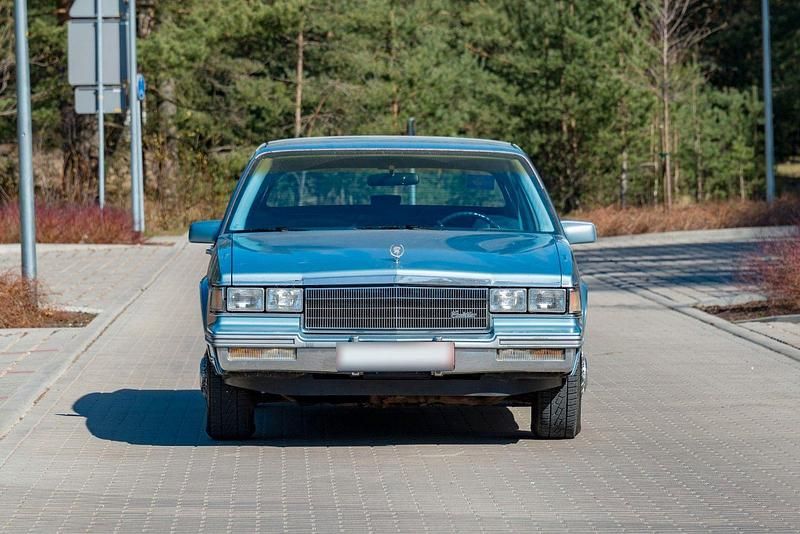 Second-hand Cadillac Deville 132 CP (97 kW) 1986 Albastru Berlinǎ