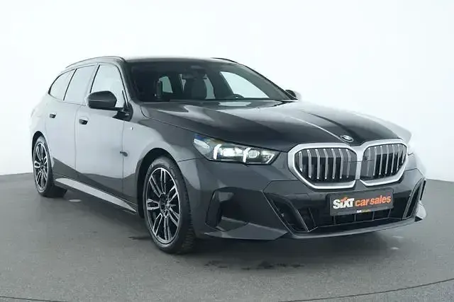 Gebraucht BMW 520 M Sport 360 PS (264 kW) 2025 Grau Kombi