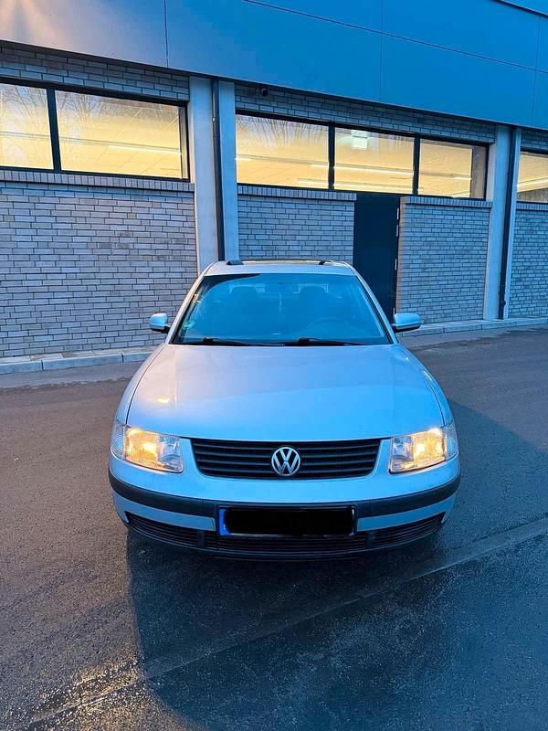 Gebraucht VW Passat 105 PS (77 kW) 1999 Grau Limousine