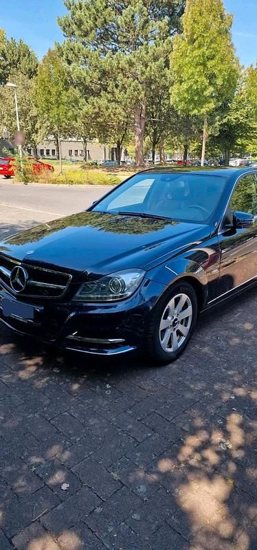 Gebraucht Mercedes C200 184 PS (135 kW) 2011 Blau Limousine