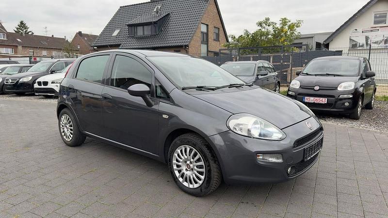 Grau Gebraucht 2017 Fiat Punto Kleinwagen | 3.950 € (Fairer Preis) - Bild 1/4