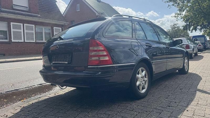 Gebraucht Mercedes C180 143 PS (105 kW) 2003 Blau Kombi