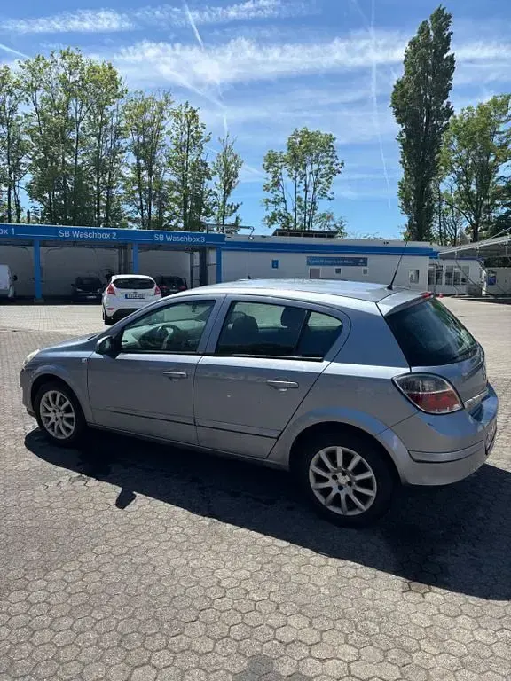 Gebraucht Opel Astra Cosmo 105 PS (77 kW) 2007 Silber Limousine