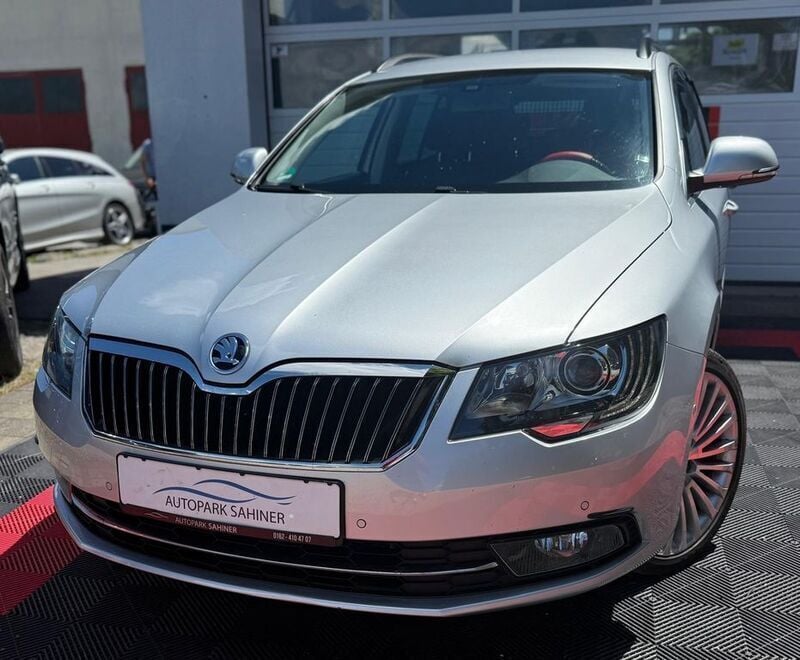 Silber Gebraucht 2015 Skoda Superb Best of Kombi | 8.999 € (Superpreis) - Bild 1/4