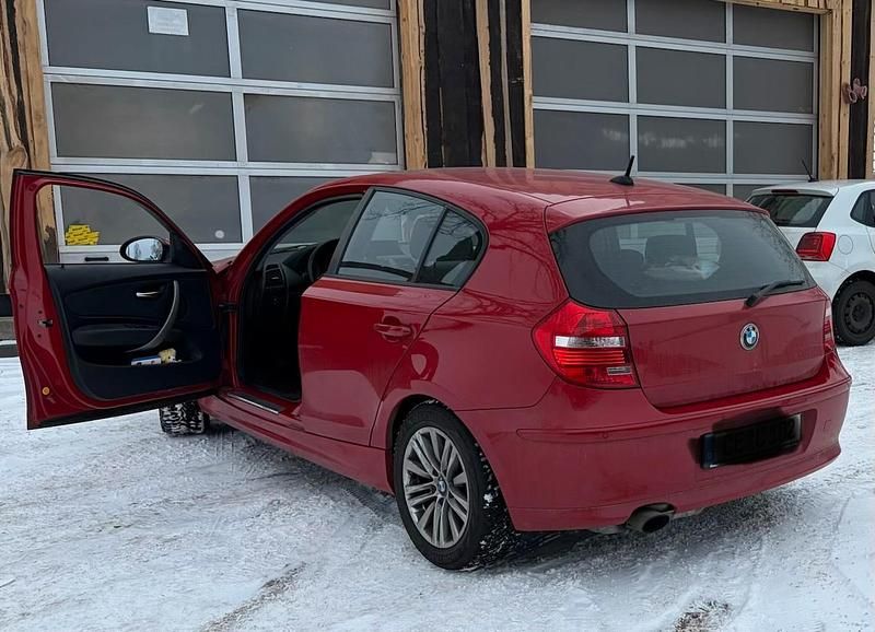 Gebraucht BMW 118 142 PS (104 kW) 2009 Rot Kleinwagen
