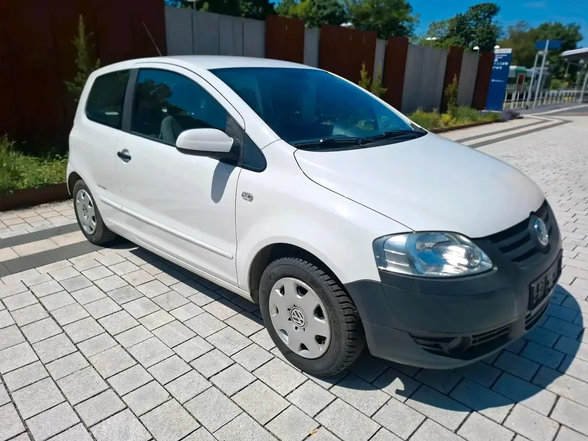 Gebraucht VW Fox 54 PS (39 kW) 2010 Weiß Kleinwagen