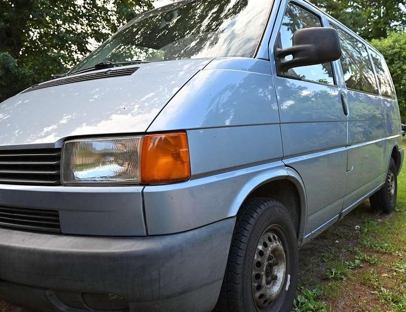 Second-hand VW Transporter 116 CP (85 kW) 2000 Albastru Van