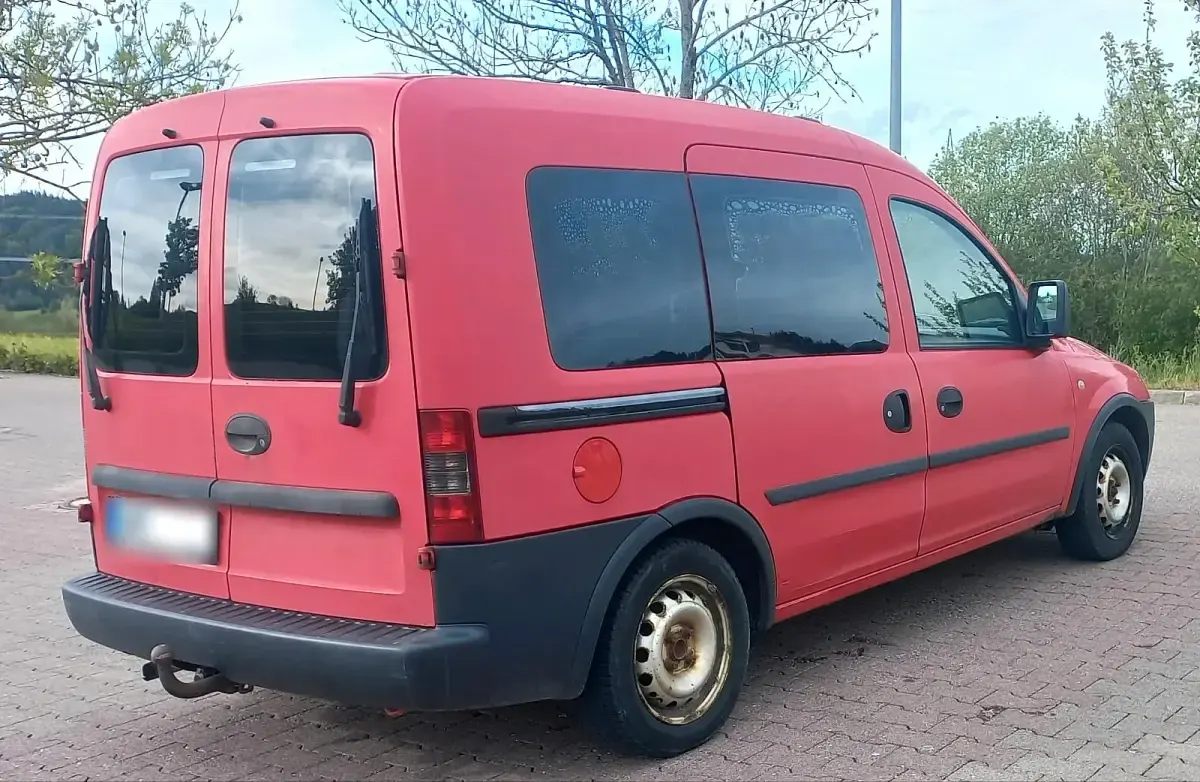 Używany Opel Combo 90 KM (66 kW) 2006 Czerwony Minivan