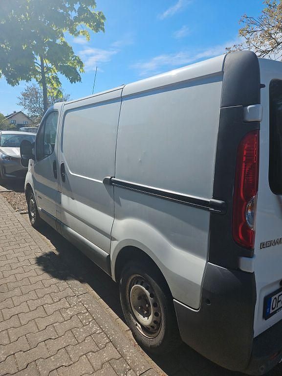 Second-hand Renault Trafic 145 CP (106 kW) 2010 Alb Monovolum