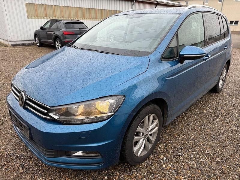 Blau Gebraucht 2016 VW Touran Comfortline Van / Kleinbus | 9.500 € (Fairer Preis) - Bild 1/4