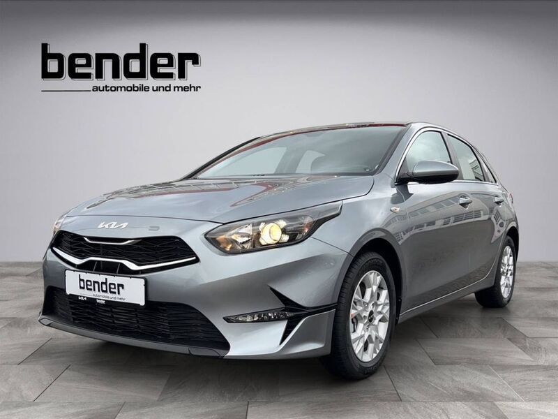 Silber Neu 2025 Kia Ceed Vision Limousine | 21.990 € (Fairer Preis) - Bild 1/4
