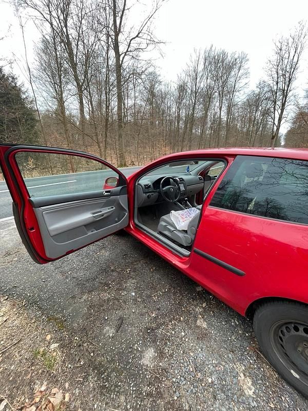 Gebraucht VW Golf IV 115 PS (84 kW) 2004 Rot Limousine