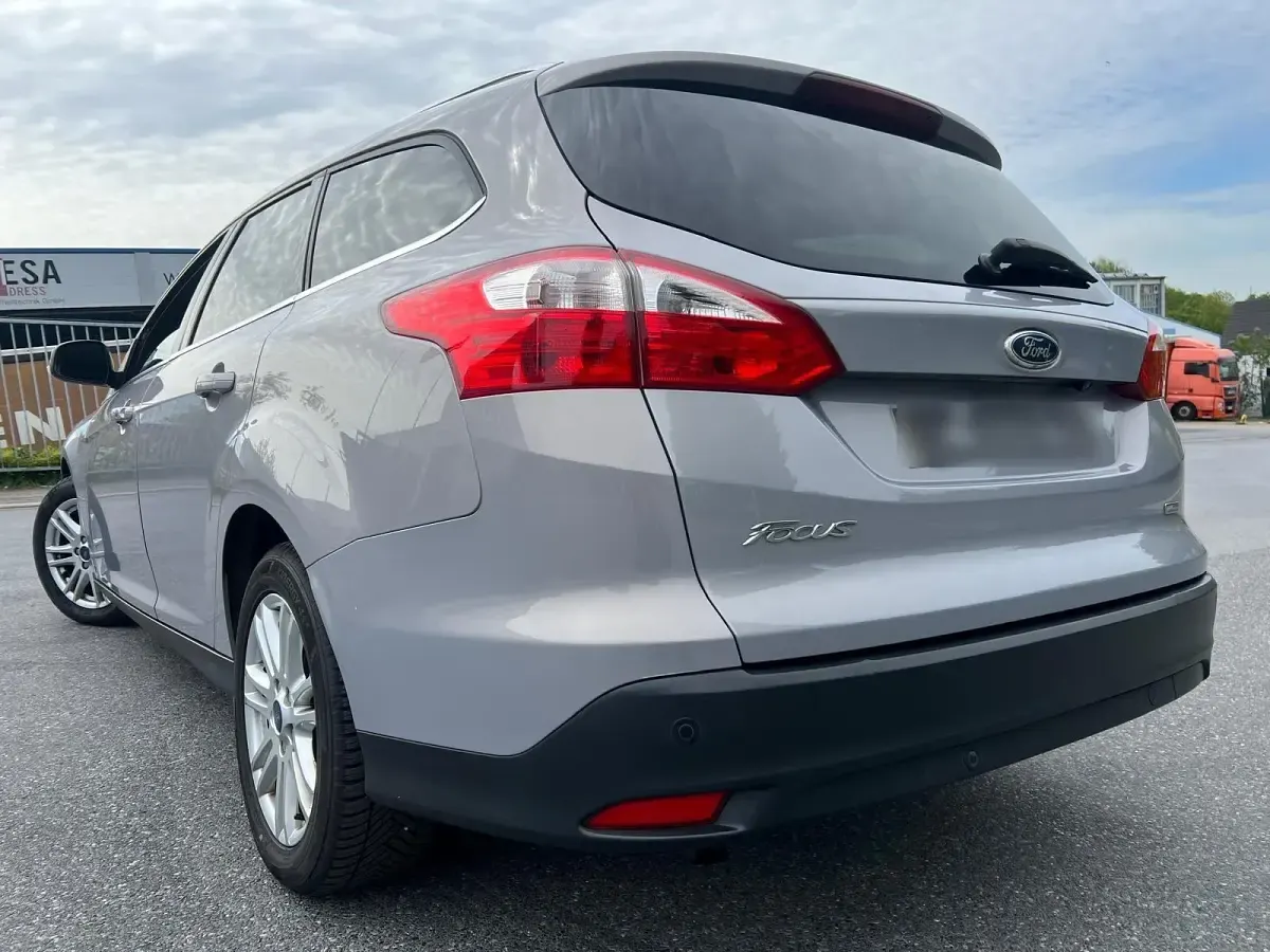 Gebraucht Ford Focus 125 PS (91 kW) 2013 Grau Kombi