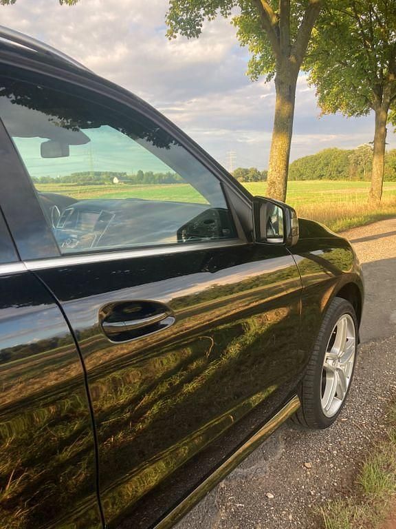 Gebraucht Mercedes ML350 258 PS (189 kW) 2011 Schwarz SUV