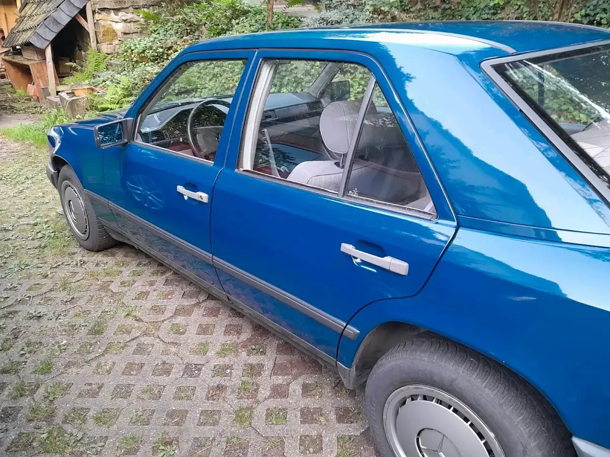 Gebraucht Mercedes 200 107 PS (78 kW) 1988 Blau Limousine