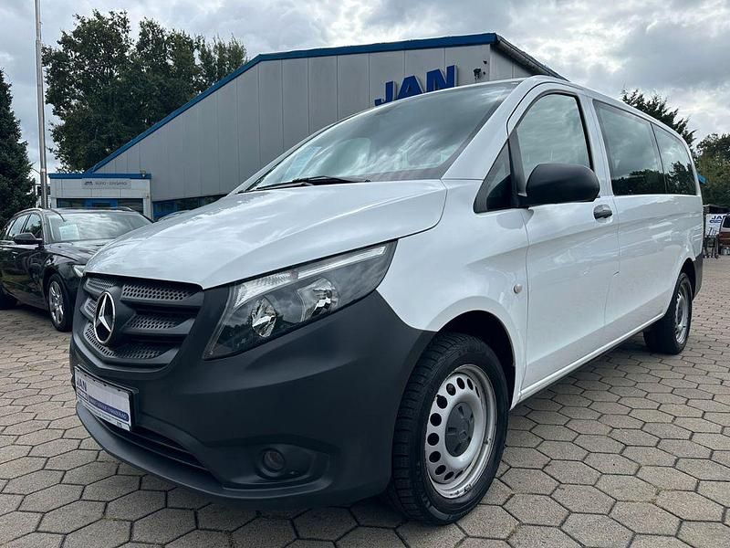 Weiß Gebraucht 2020 Mercedes Vito Van / Kleinbus | 28.490 € (Guter Preis) - Bild 1/4