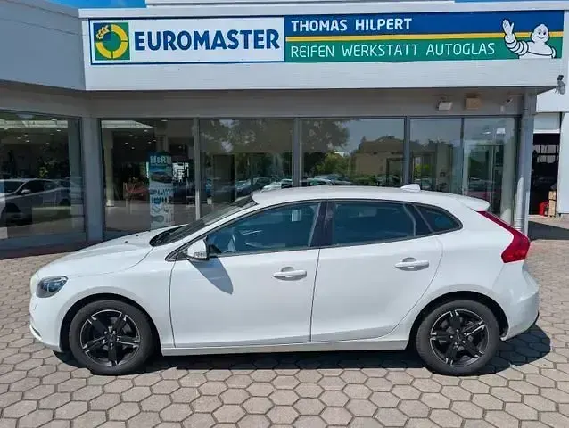 Gebraucht Volvo V40 You! 114 PS (83 kW) 2014 Weiß Limousine