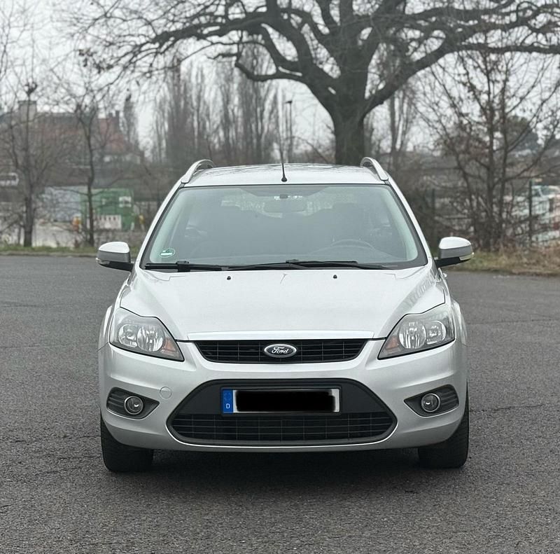 Gebraucht Ford Focus 116 PS (85 kW) 2010 Silber Kombi
