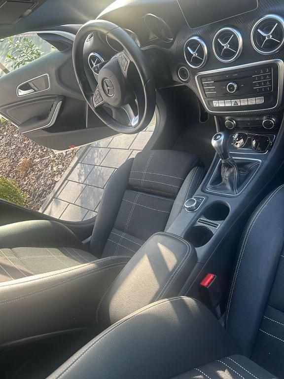 Gebraucht Mercedes A180 Night 122 PS (89 kW) 2016 Weiß Limousine