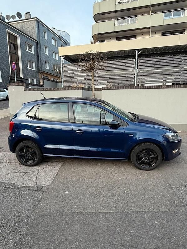 Gebraucht VW Polo Match 69 PS (50 kW) 2013 Blau Kleinwagen