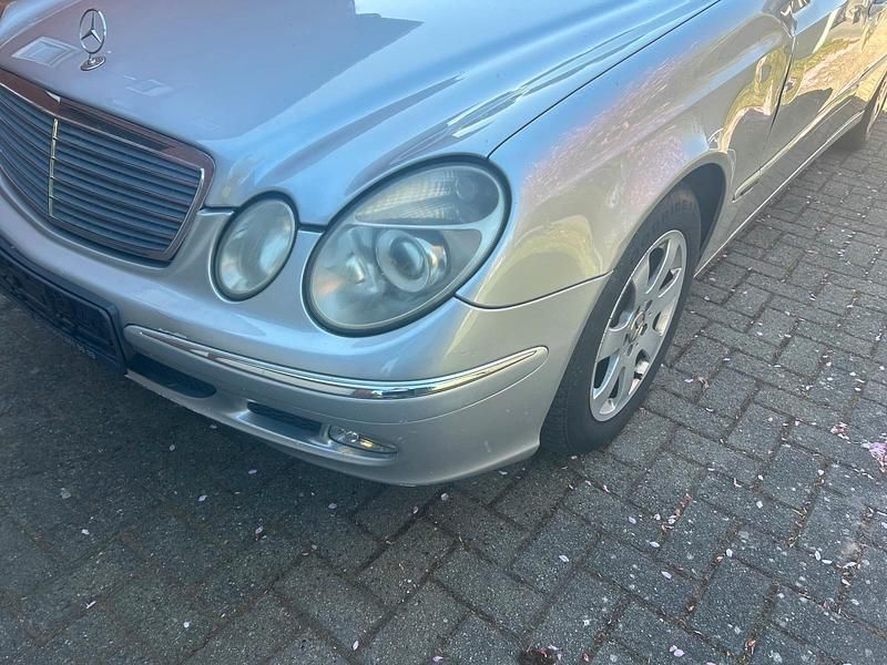 Usata Mercedes E220 150 CV (110 kW) 2004 Argento Berlina
