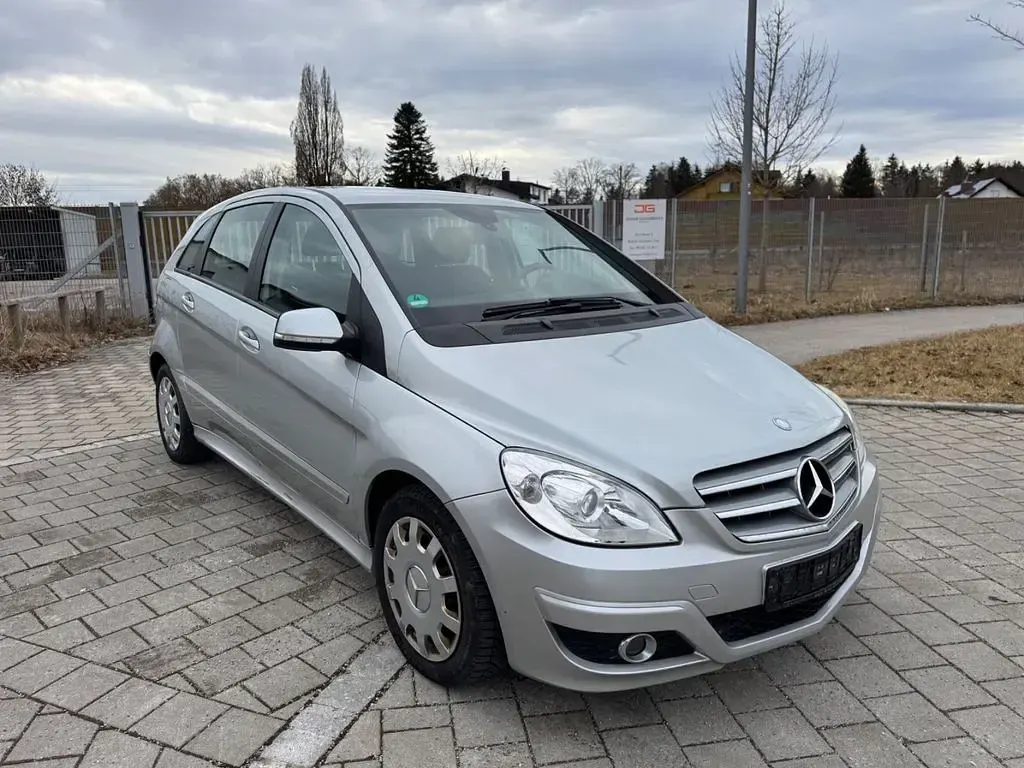 Gebraucht Mercedes B180 109 PS (80 kW) 2009 Silber Van / Kleinbus