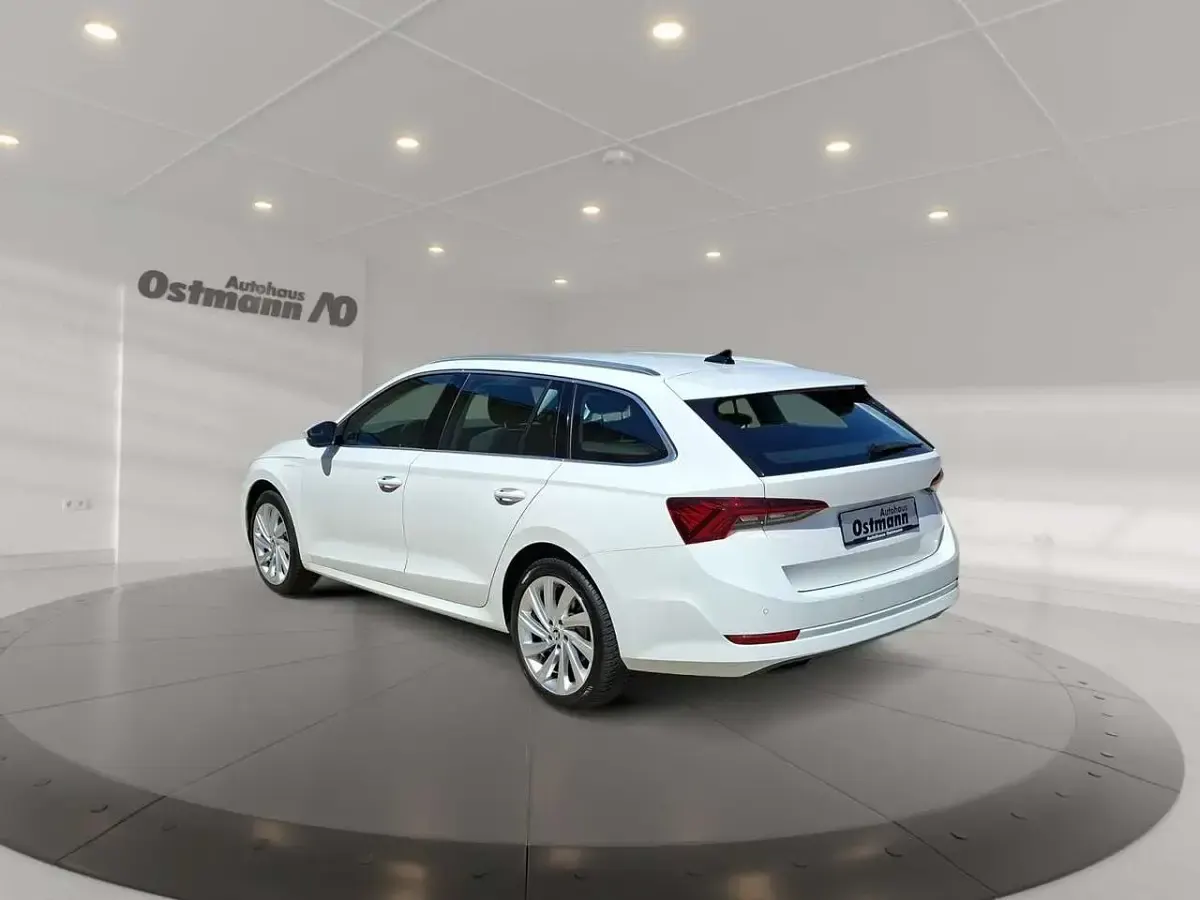 Gebraucht Skoda Octavia Style 204 PS (150 kW) 2022 Weiß Kombi
