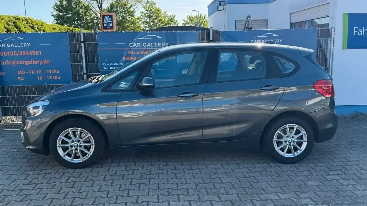 Gebraucht BMW 218 Active Tourer Basis 136 PS (100 kW) 2015 Grau Van / Kleinbus