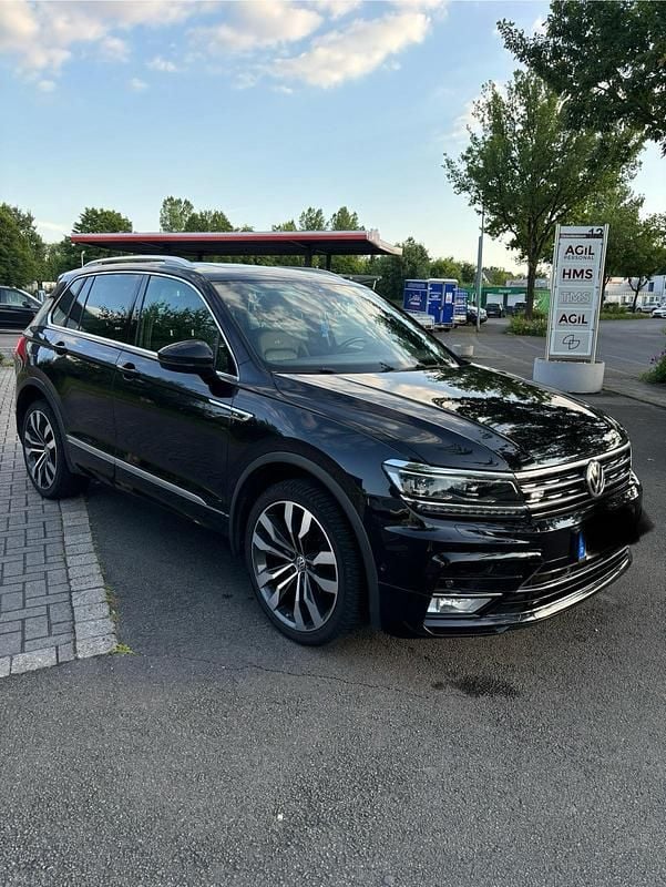 Schwarz Gebraucht 2017 VW Tiguan R-line SUV | 25.990 € (Teuer) - Bild 1/4