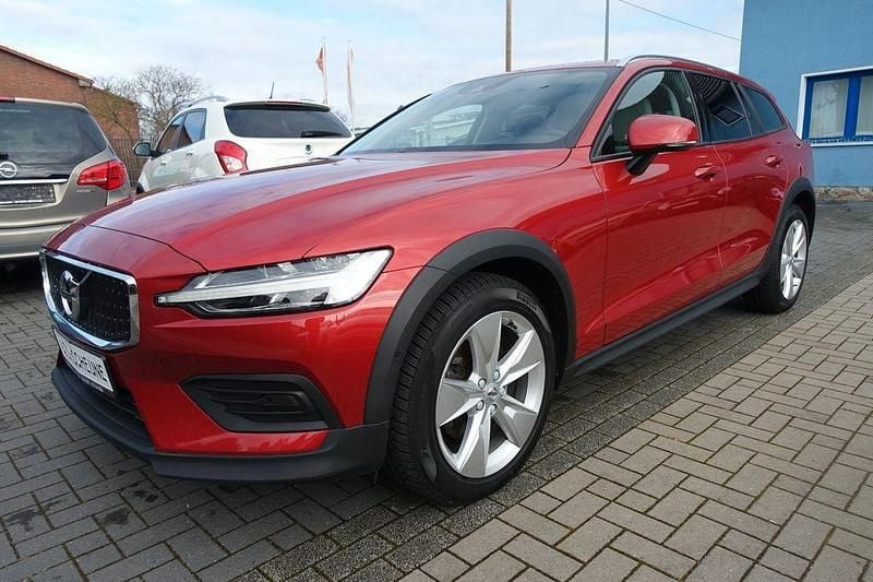 Gebraucht Volvo V60 CC 197 PS (144 kW) 2020 Rot Kombi