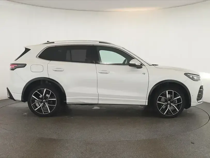 Gebraucht VW Tiguan R-line 193 PS (141 kW) 2025 Oryxweiß perlmutteffekt SUV