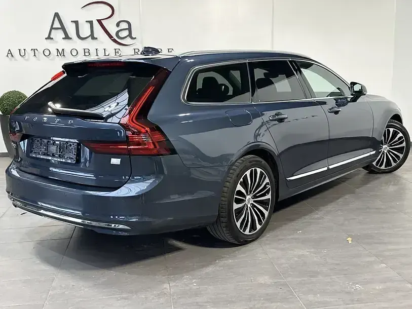 Gebraucht Volvo V90 Core 398 PS (292 kW) 2023 Denim blue Kombi