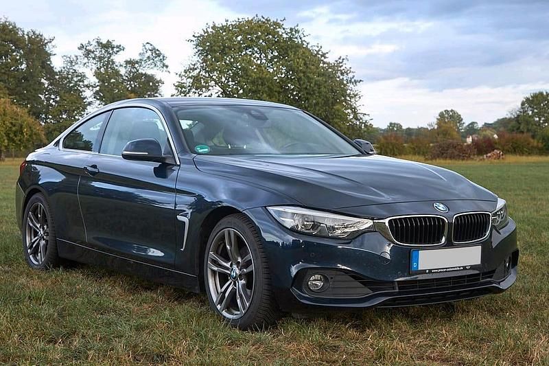 Blau Gebraucht 2017 BMW 420 Advantage Coupé | 14.990 € (Fairer Preis) - Bild 1/4