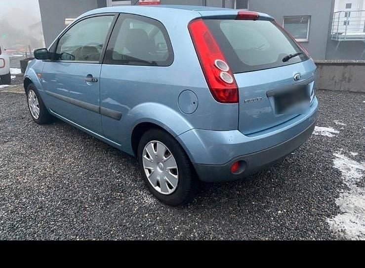 Gebraucht Ford Fiesta Ambiente 69 PS (50 kW) 2006 Blau Kleinwagen