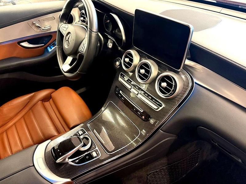 Gebraucht Mercedes GLC250 211 PS (155 kW) 2018 Rot SUV