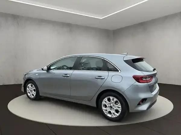 Neu Kia Ceed 140 PS (102 kW) 2026 Lunarsilber met. Kleinwagen