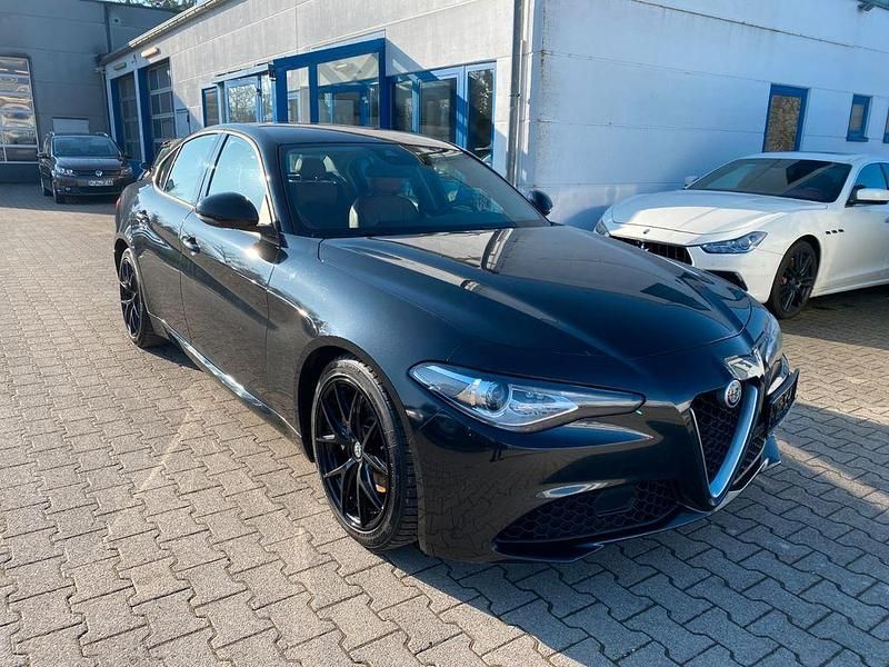 Gebraucht Alfa Romeo Giulia Super 150 PS (110 kW) 2017 Schwarz Limousine