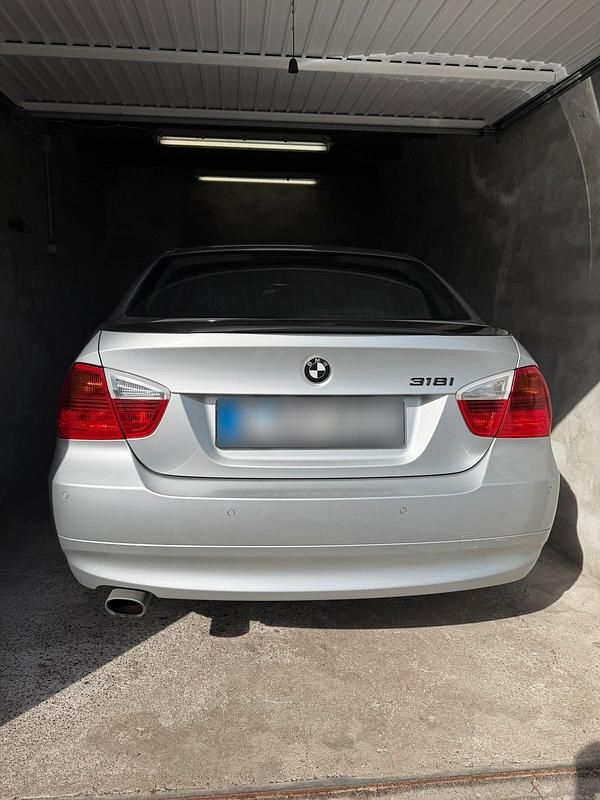 Gebraucht BMW 318 143 PS (105 kW) 2008 Silber Limousine