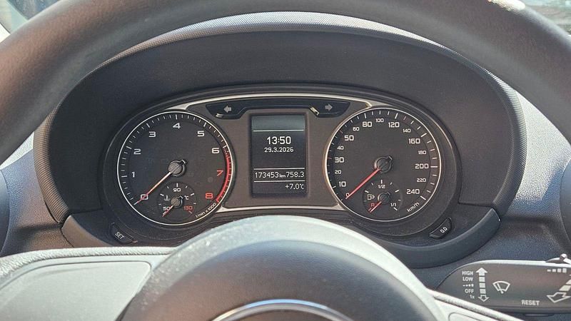 Gebraucht Audi A1 Attraction 86 PS (63 kW) 2011 Schwarz Kleinwagen