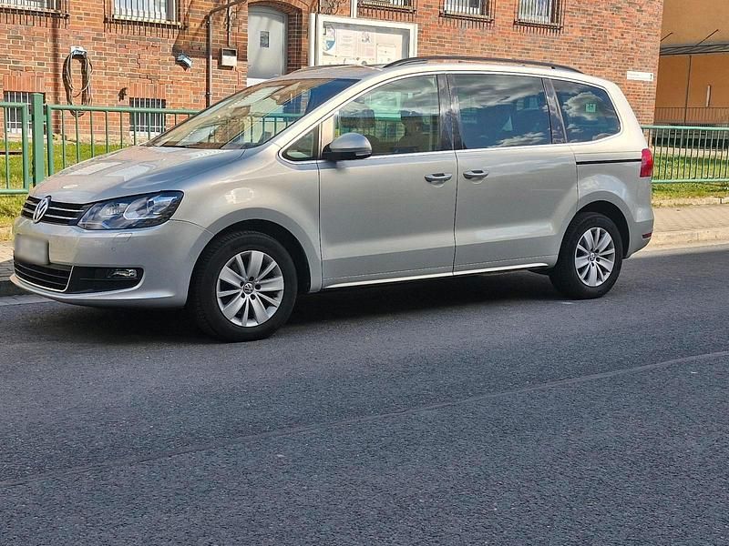 Gebraucht VW Sharan 140 PS (102 kW) 2014 Gold Van / Kleinbus