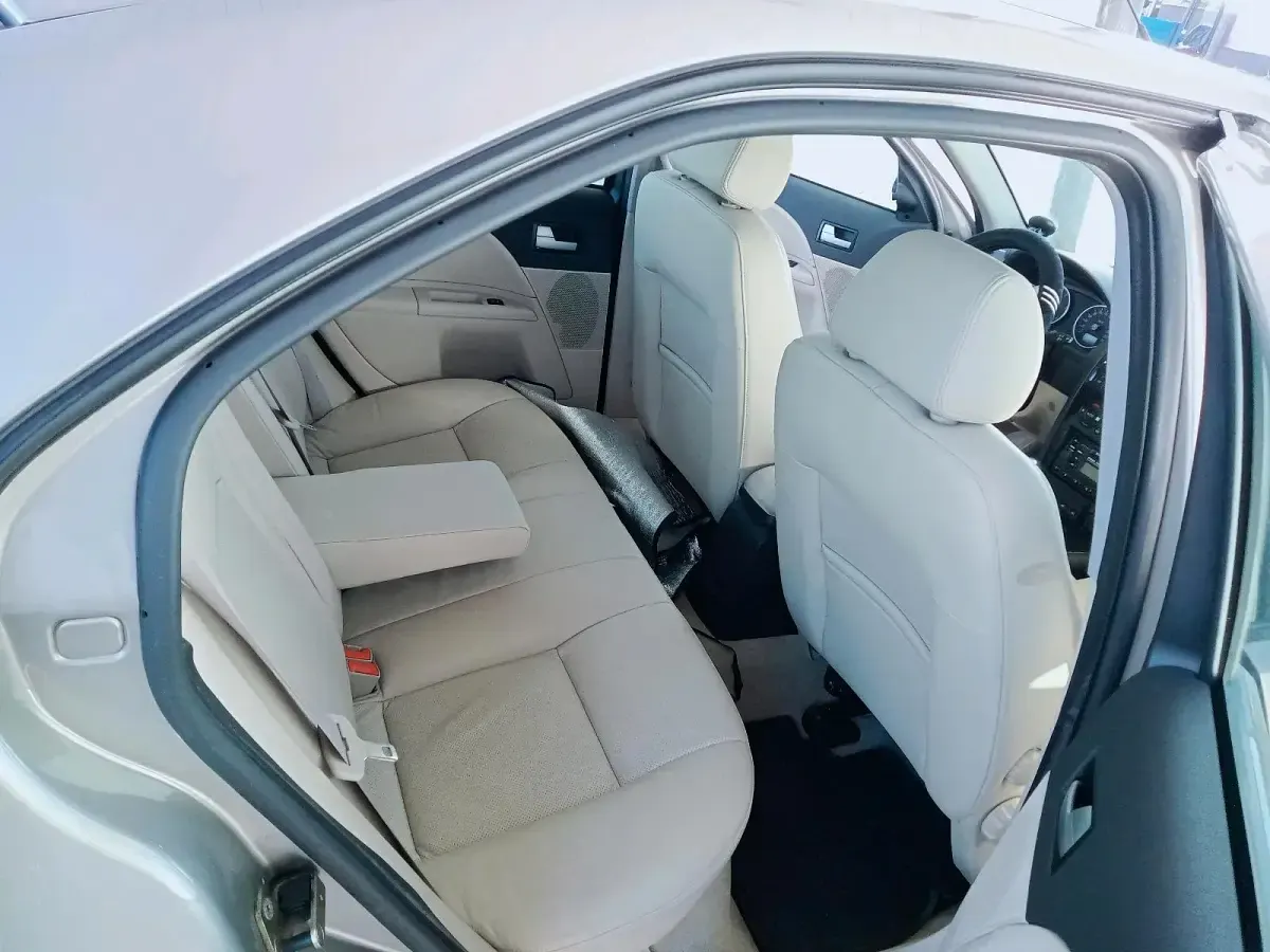 Gebraucht Ford Mondeo 131 PS (96 kW) 2002 Gold Limousine